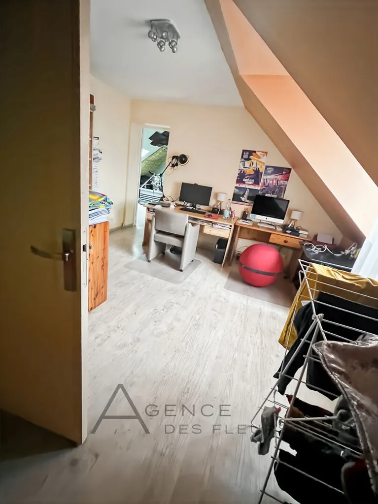 À vendre, beau pavillon lumineux de 154m² sur un terrain de 1000m² situé au Thuit de l'Oison