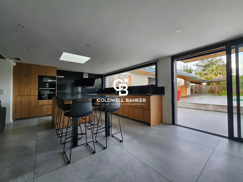 Charmante maison rénovée à vendre à Pessac - avec piscine, jardin paysagé et pool house, à 15 km de Bordeaux