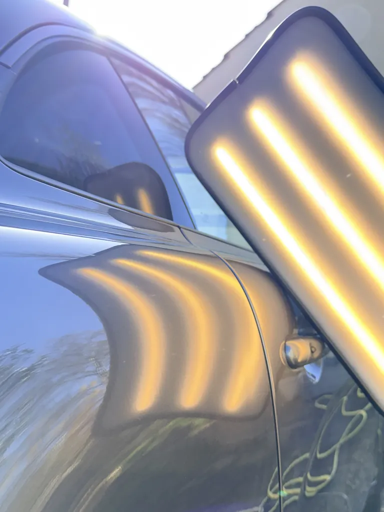 Débosselage sans peinture sur aile arrière en aluminium d'une Alpine A110 en Seine-et-Marne (77) | Réparation carrosserie aluminium Île-de-France