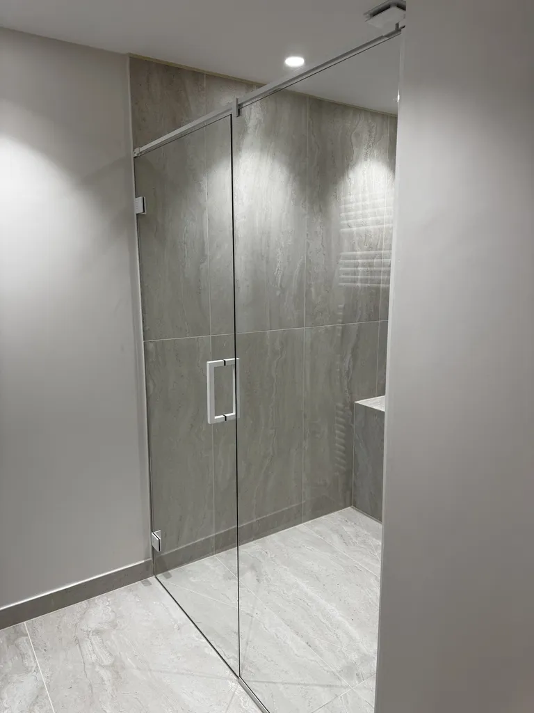 Paroi de douche en verre trempé sécurit à Saint-Foy-lès-Lyon