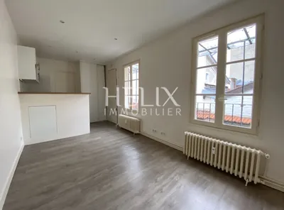 En exclusivité dans notre agence, location studio au calme en plein coeur du quartier historique de Saint Germain en Laye