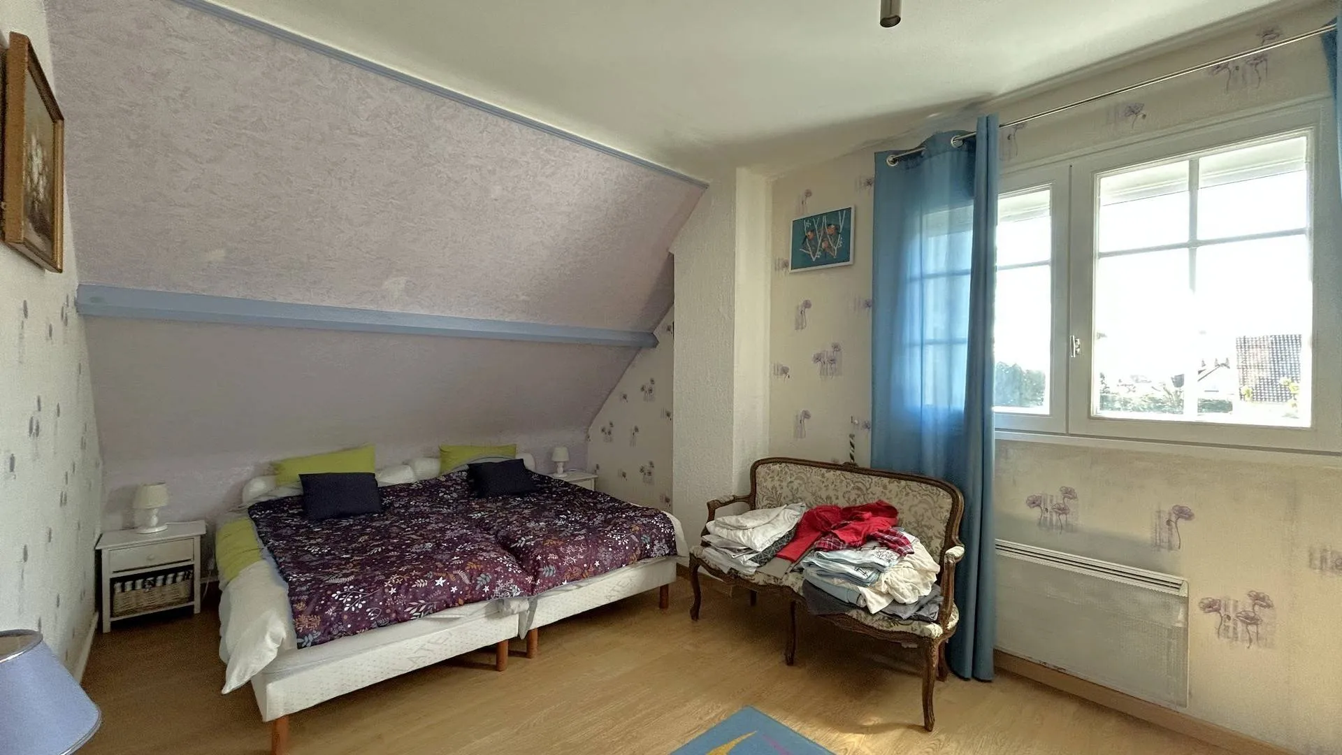 À vendre : Maison avec un sous-sol complet, parfait pour le stockage et le stationnement, à proximité de Dieppe et Penly.