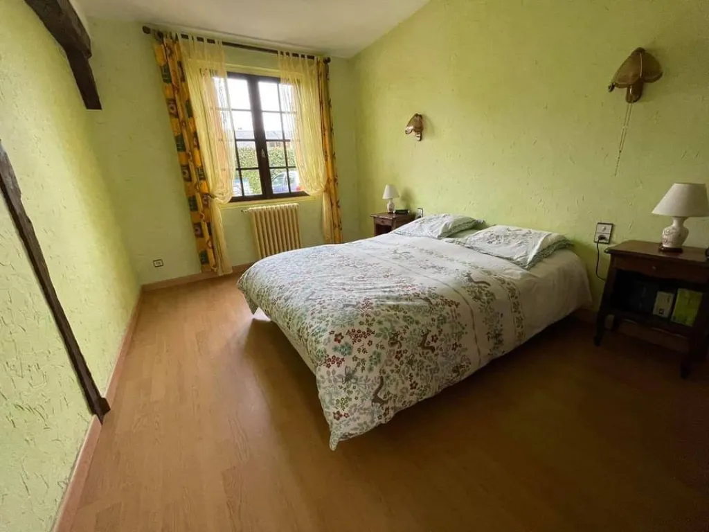 A acheter belle longère à rafraîchir de 170m² sur 1500m² de terrain divisible sur la commune de LA LONDE 76500