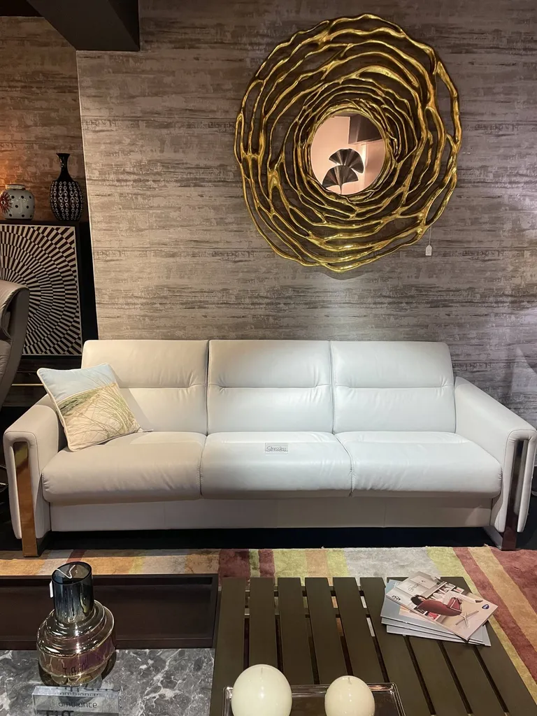 canapé STRESLESS en cuir blanc à Hyères vers Toulon