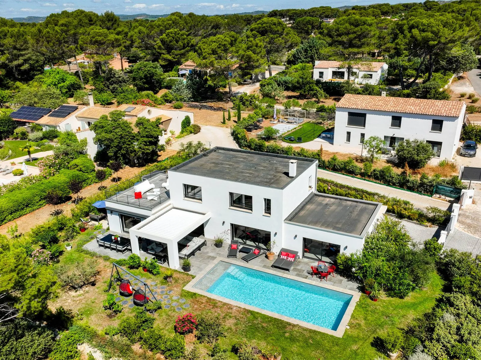 Construction d'une maison contemporaine en toiture terrasse sur la commune de Lambesc dans les Bouches du Rhône