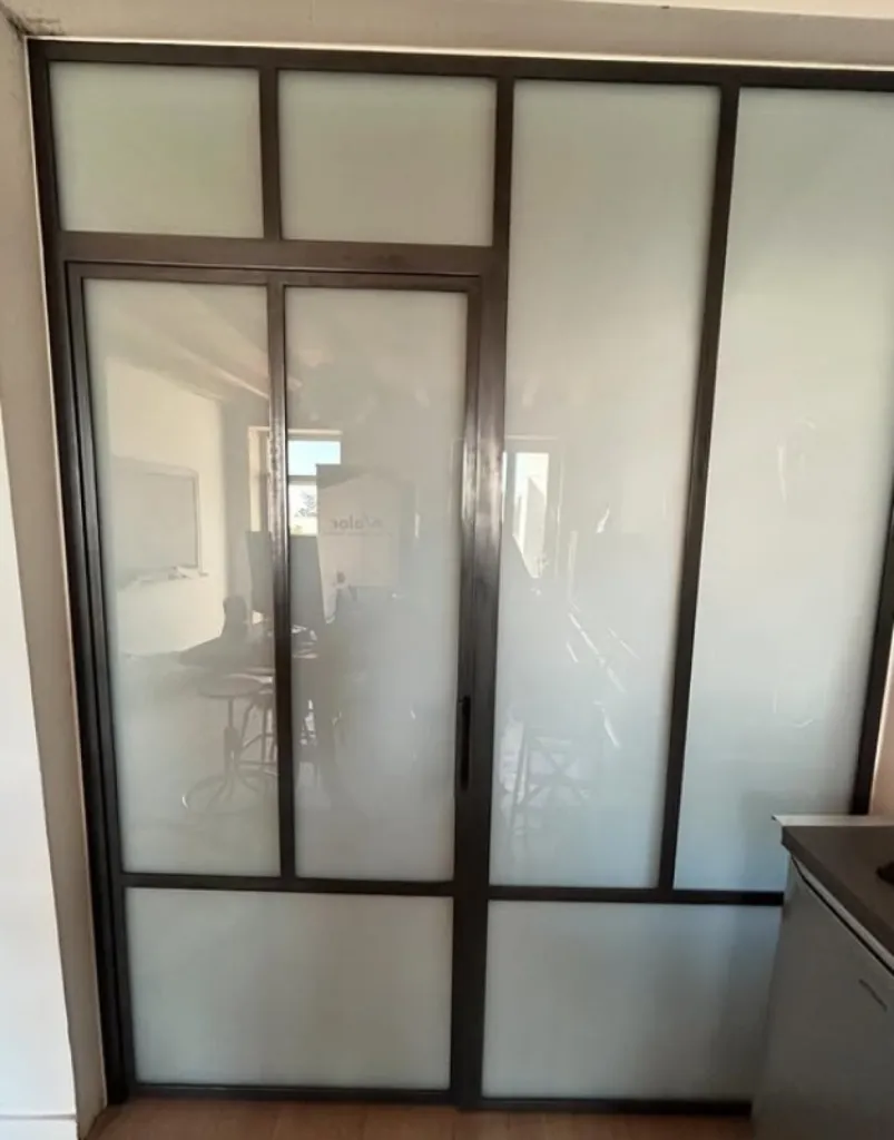 Porte-verrière sur mesure design à Saint-Genis-Laval