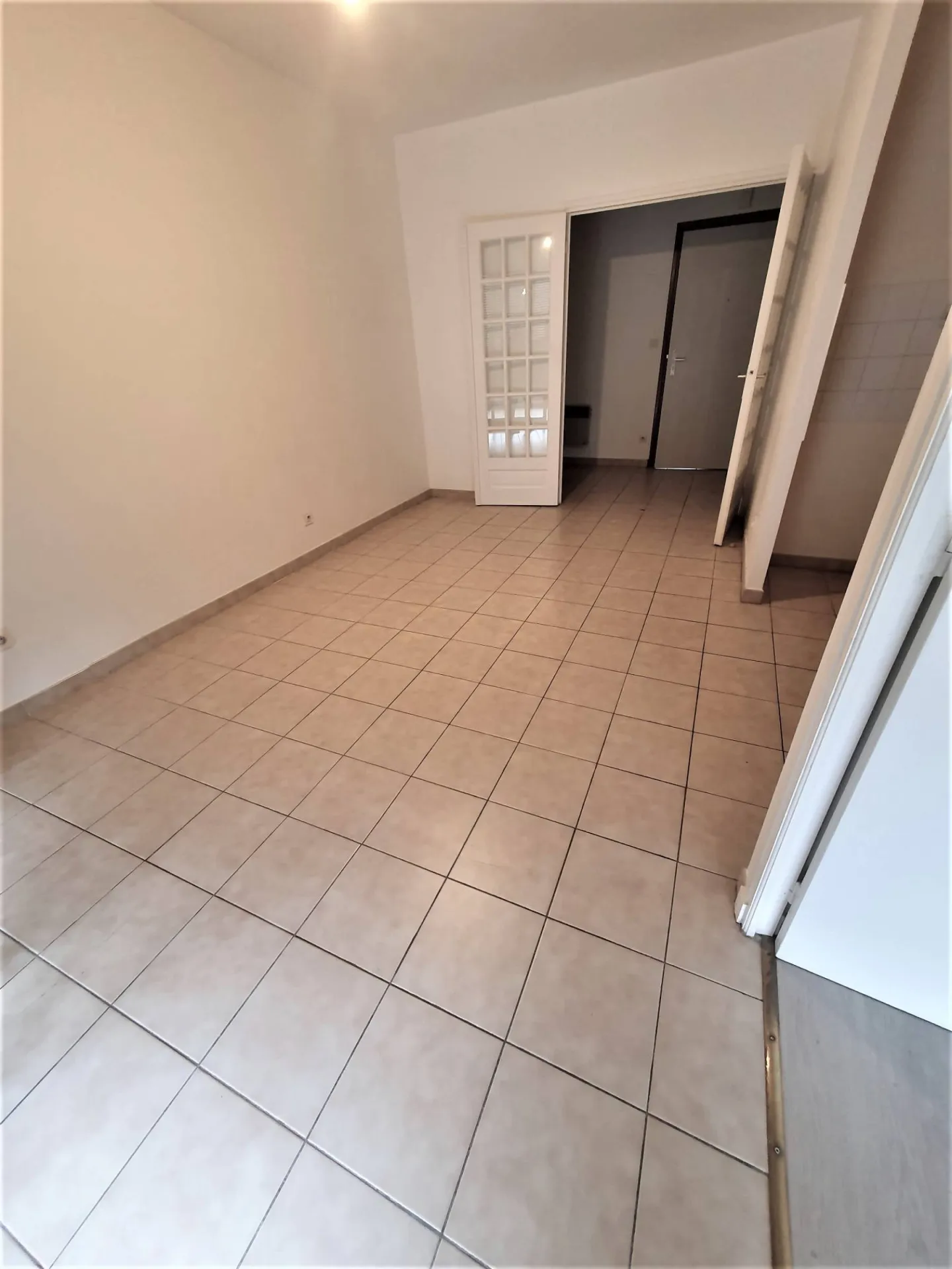 Idéal jeune couple appartement avec terrasse à louer dans centre de Bron