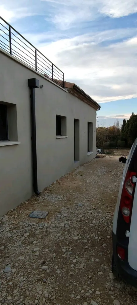 Installation gouttières en Ardèche