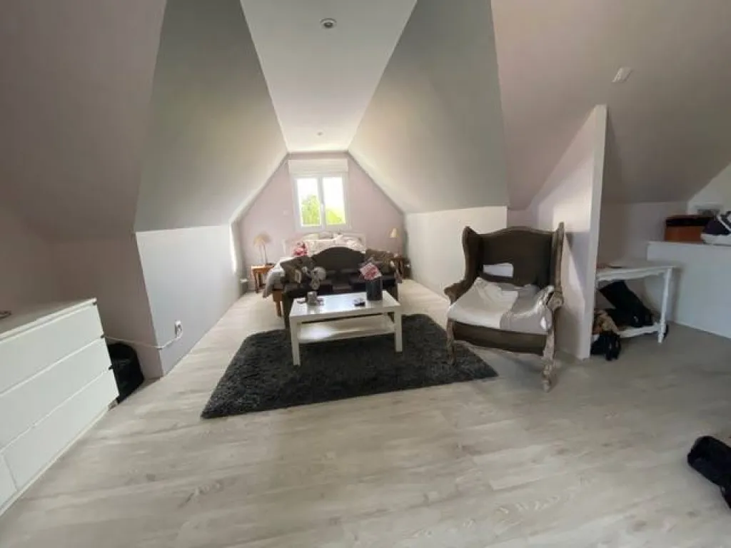 A acheter superbe maison contemporaine de 170 m² sur 7000 m² de terrain avec dépendance de 80m² proche Le Neubourg 27110