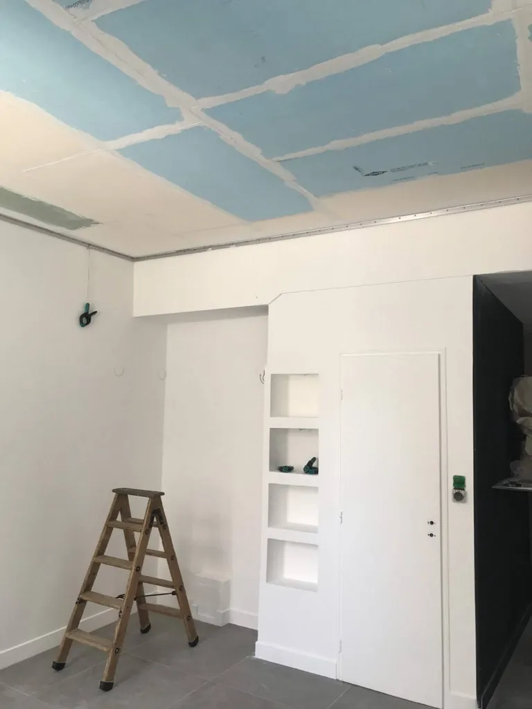 Pose plafond tendu BARRISOL noir mat by Plafonds Tendus Occitans, sur Toulouse