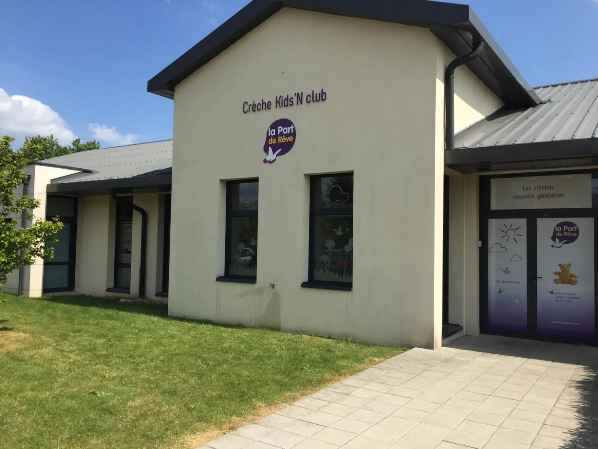 Décoration de façade d'une crèche à Toulouse 31