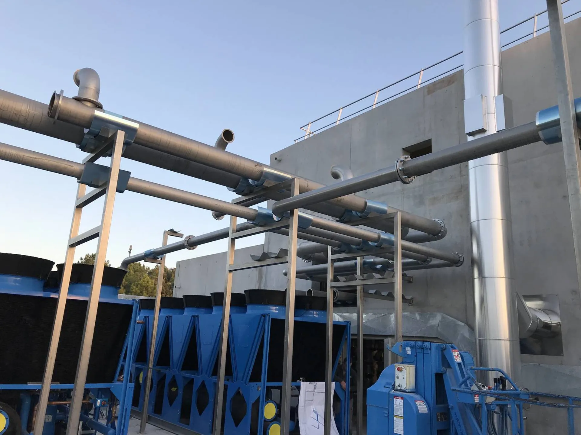 Raccordement tuyauterie des groupes froid