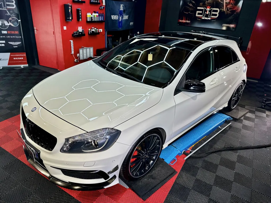 Detailing sur Lyon spécialiste du traitement céramique et de la protection carrosserie Mercedes A 45 AMG covering 