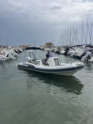 Semi-rigide d'occasion de la marque Grand Boats modèle G650 disponible à La Londe les Maures près de Hyères
