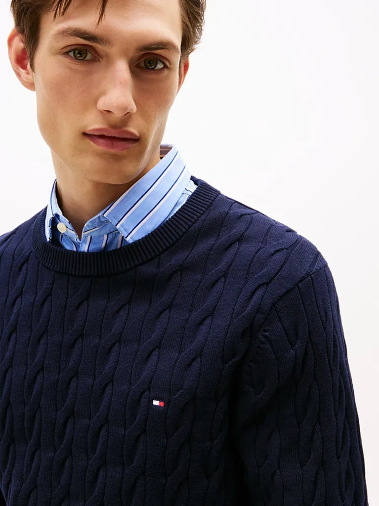 Le pull en maille torsadée Tommy Hilfiger