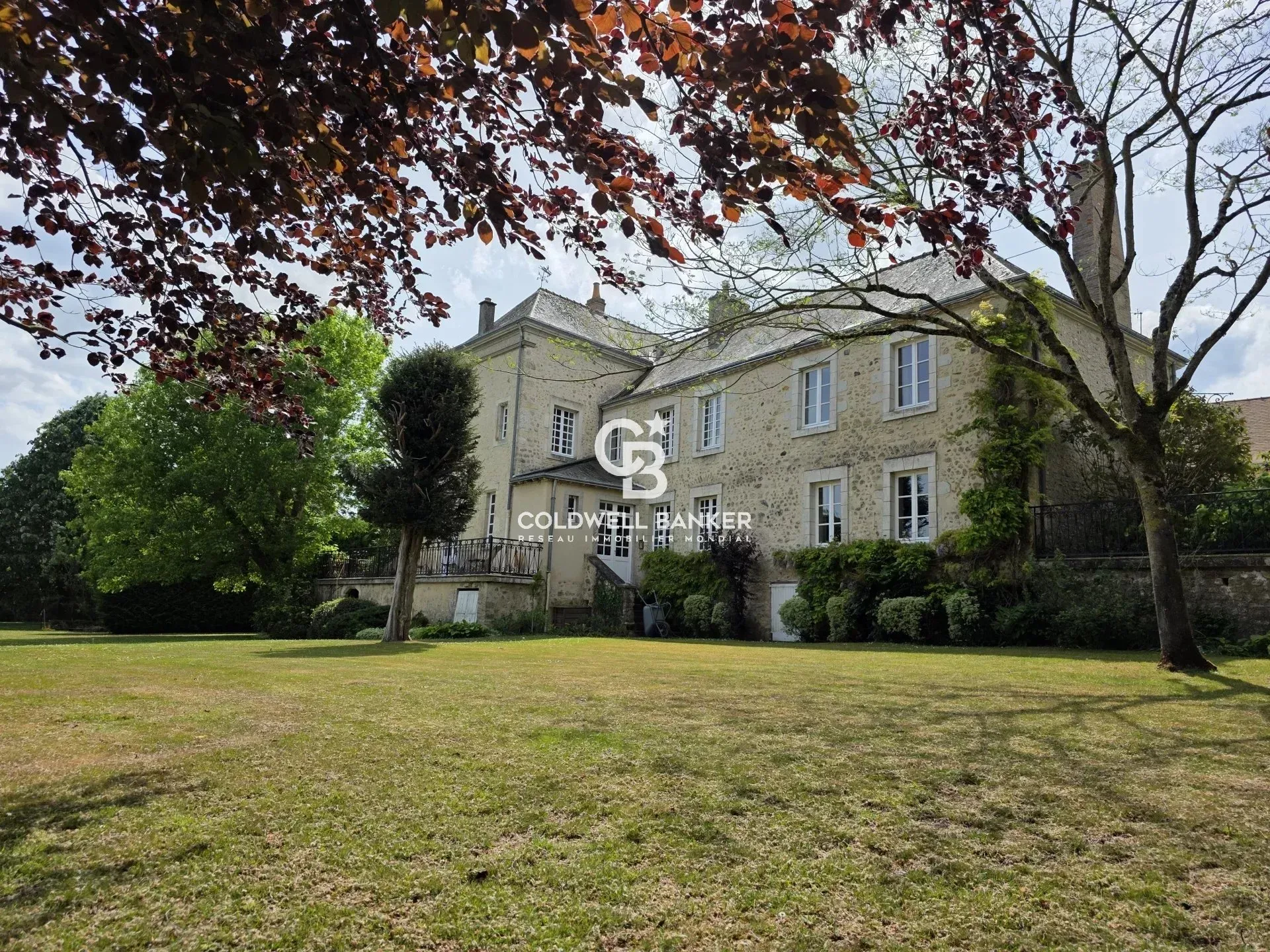 propriété avec dépendance cave garage Parcé-sur-Sarthe à vendre