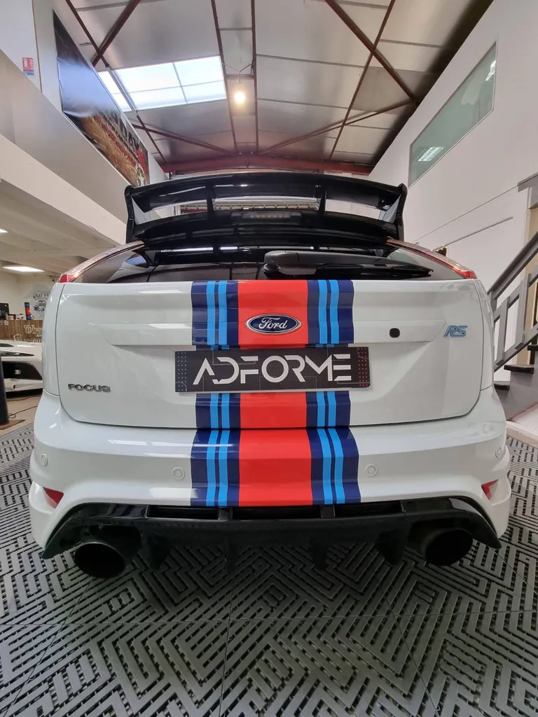 Application d’une décoration Martini sur FORD focus RS de Genève