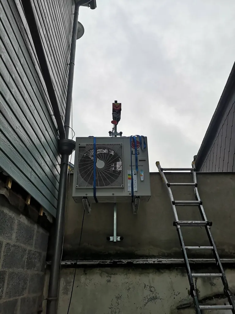 Pose d’une climatisation réversible dans une maison ancienne proche de Rouen 76