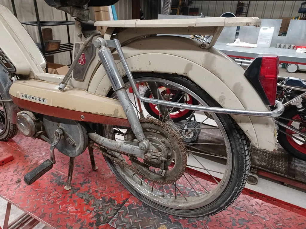 RESTAURATION PEUGEOT 103 MVL SIX FOURS LES PLAGES