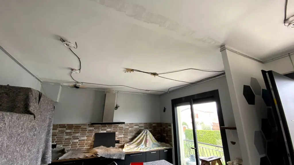 Comment rattraper un plafond après démolition d'une cloison ? Plafonds Tendus Occitans Mervilla
