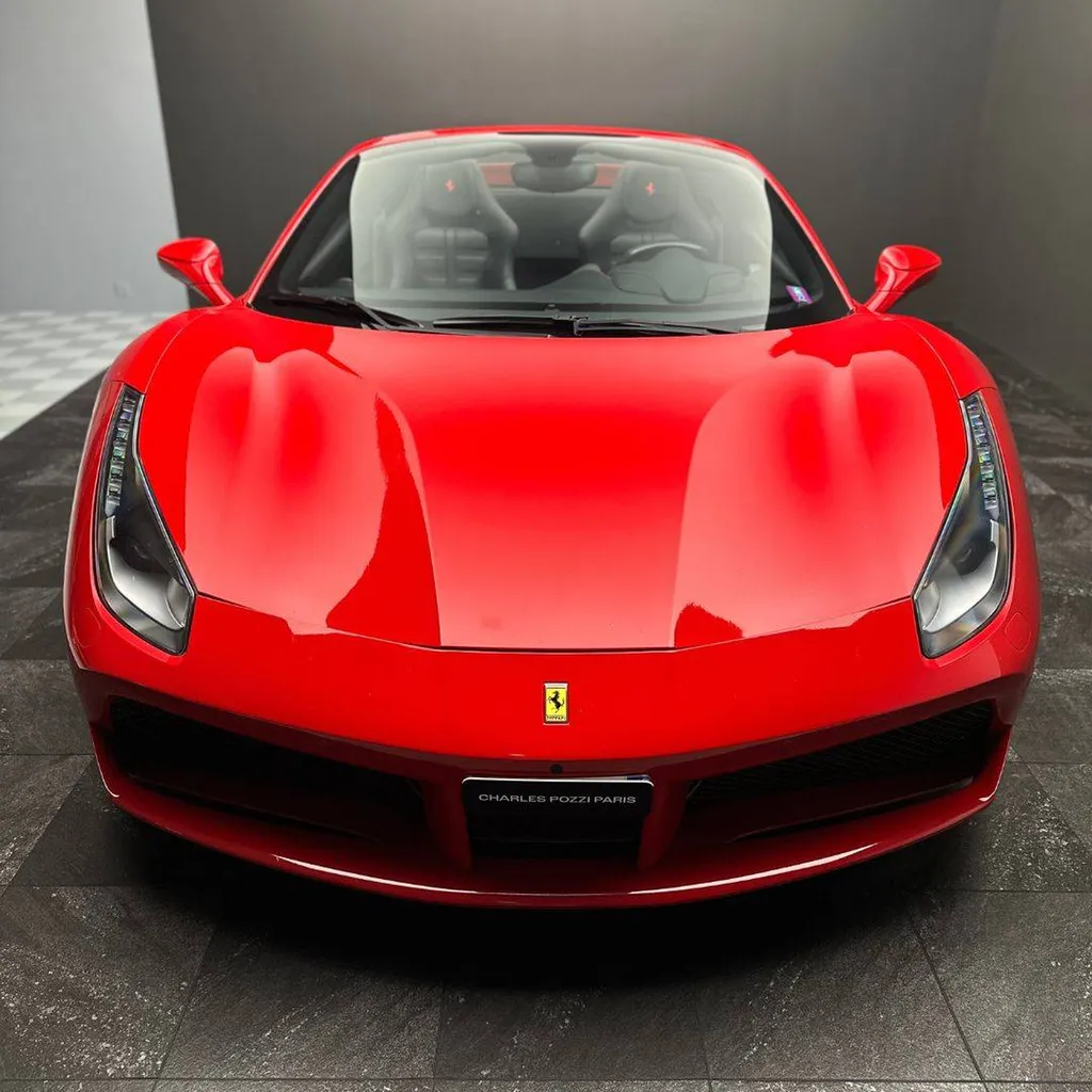 Réparation et repigmentation du cuir sur une Ferrari 488 Spider à Le Mans (72)