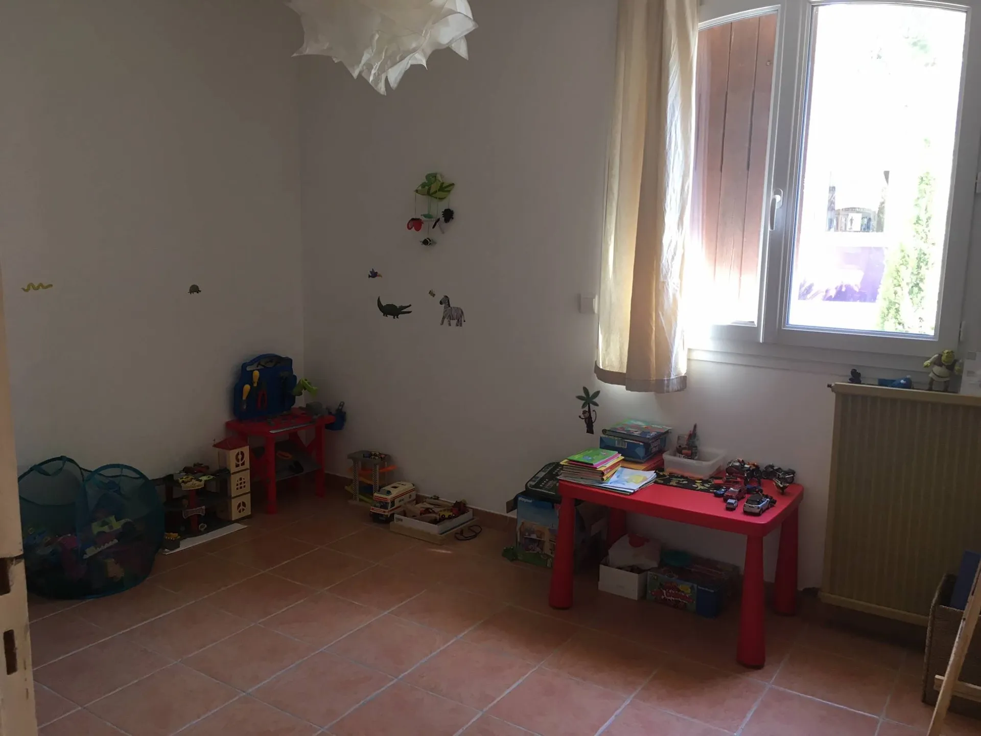 Vente villa 6 Cassis à un kilomètre du centre sur terrain arboré avec garage