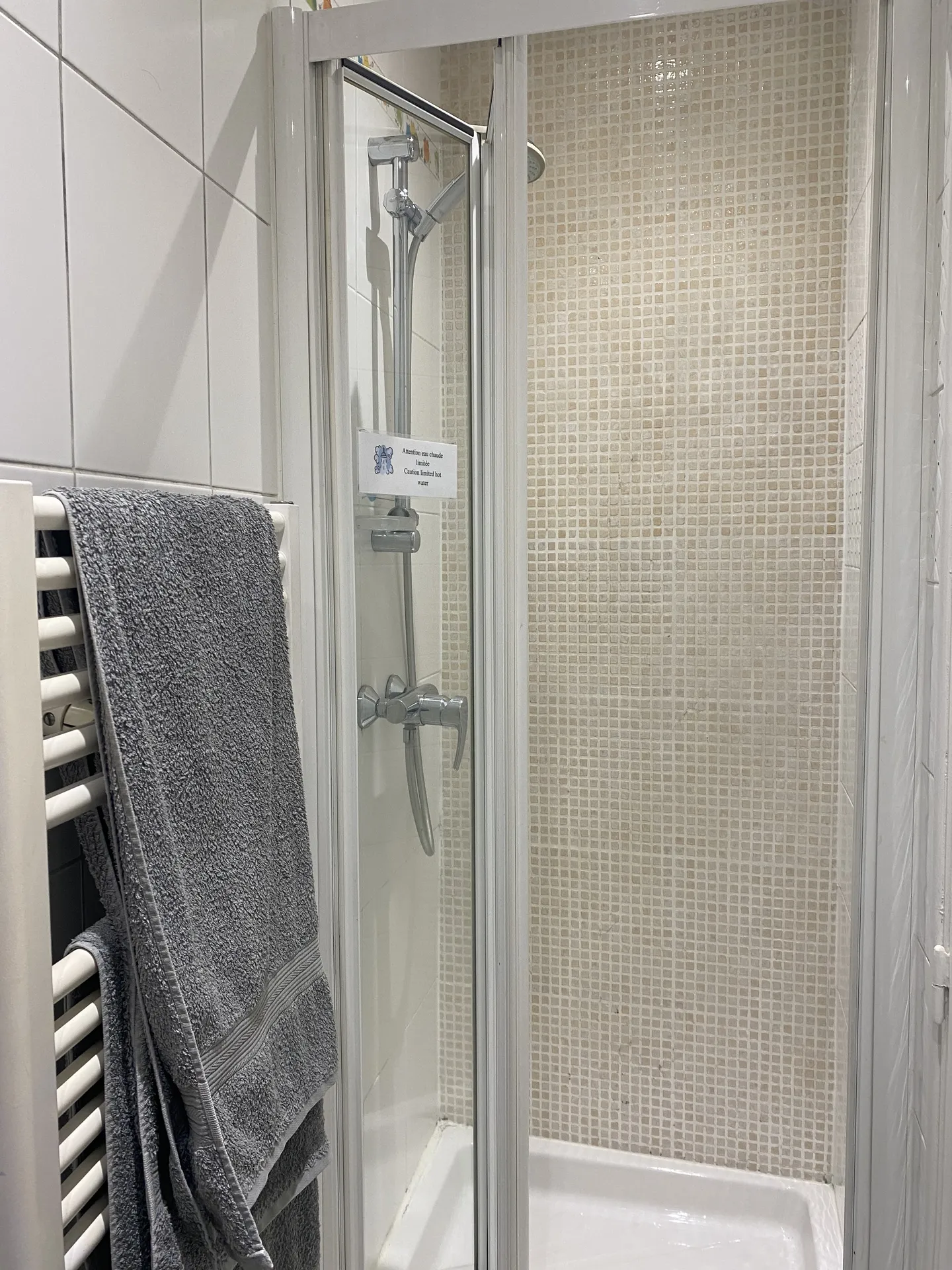 Studette meublée de 12 m² au Pecq Saint-Wandrille, proche Saint-Germain-en-Laye, écoles et RER A à pied