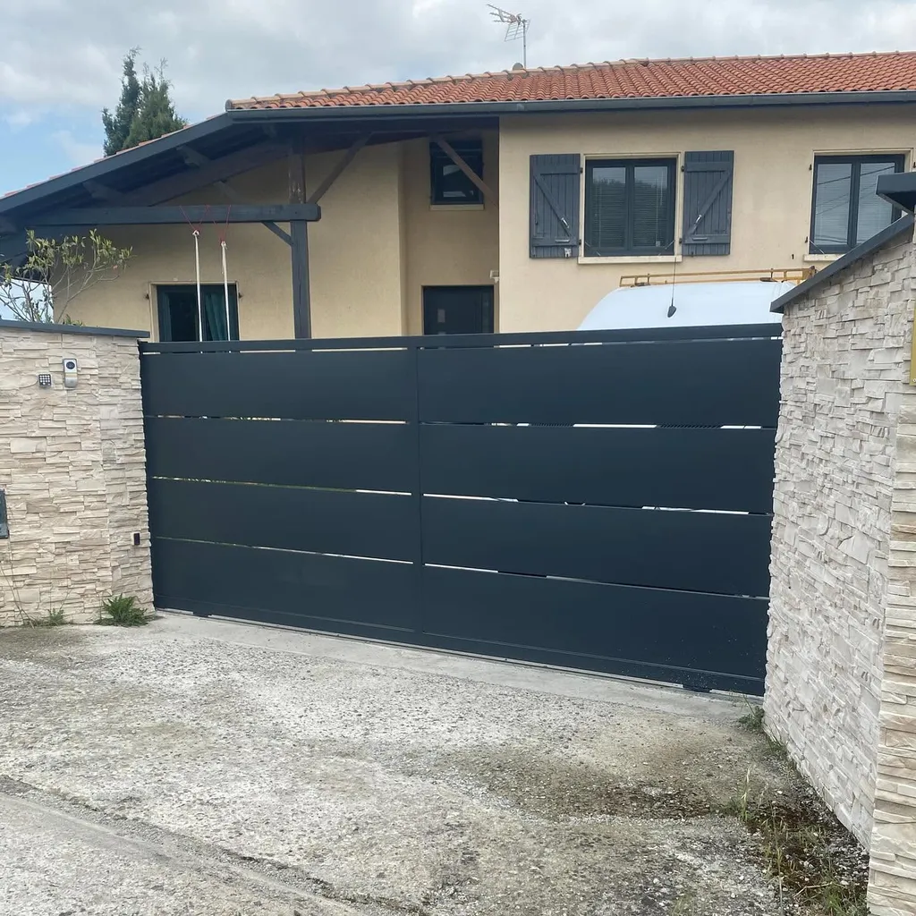 Portail Acier sur mesure avec pose a Labarthe-sur-Lèze en Haute-Garonne