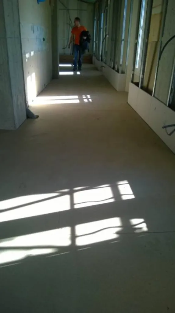 Création de sol pour recevoir un parquet collé à St Tropez en 2014
