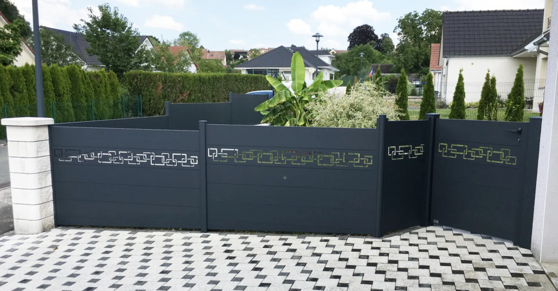 Sécurisez votre maison avec une clôture alu pleine ou ajourée de fabrication française dans le territoire de Belfort