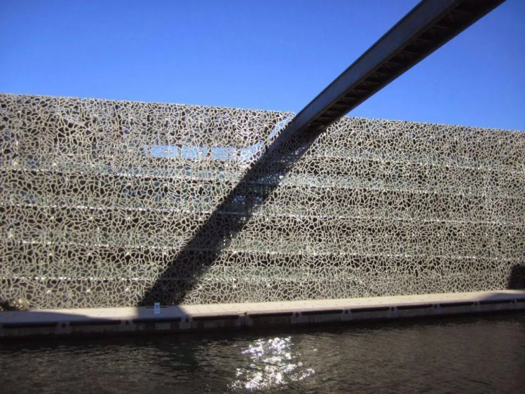 Taxi Thierry Achard : Expertise et Fiabilité pour Vos Trajets à Martigues et Au-Delà