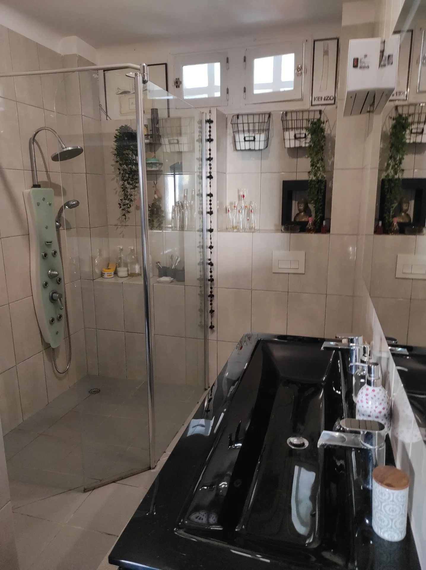 A vendre appartement T3 Cassis plein centre avec parking privé, balcon et loggia fermée