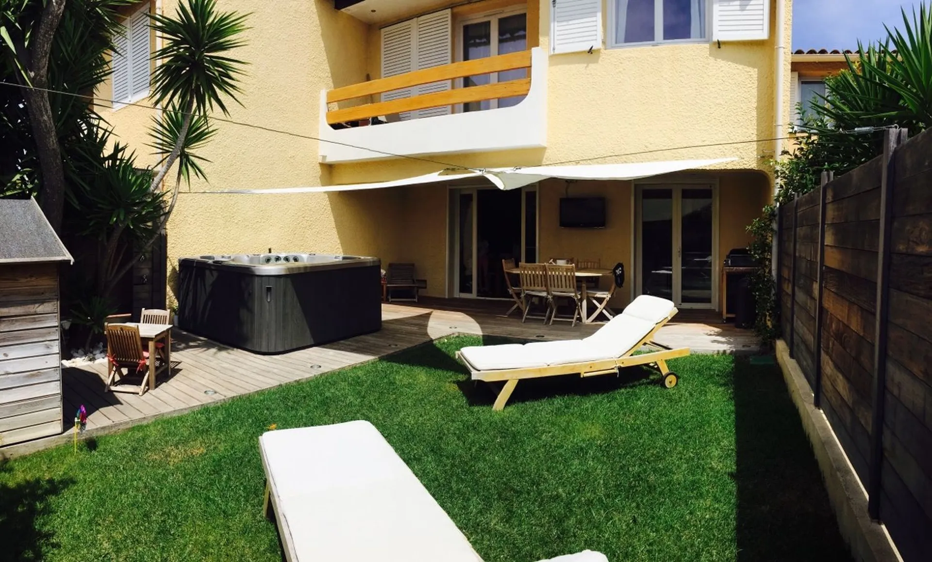 Cassis maison à vendre avec garage