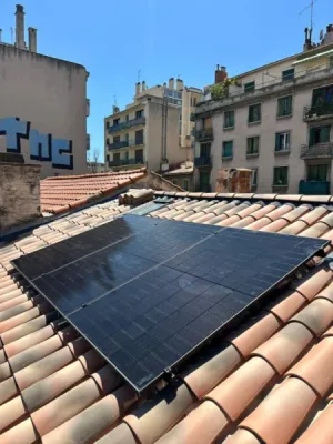 Installation de 6 panneaux solaires DMegc 500W en biverre à Marseille