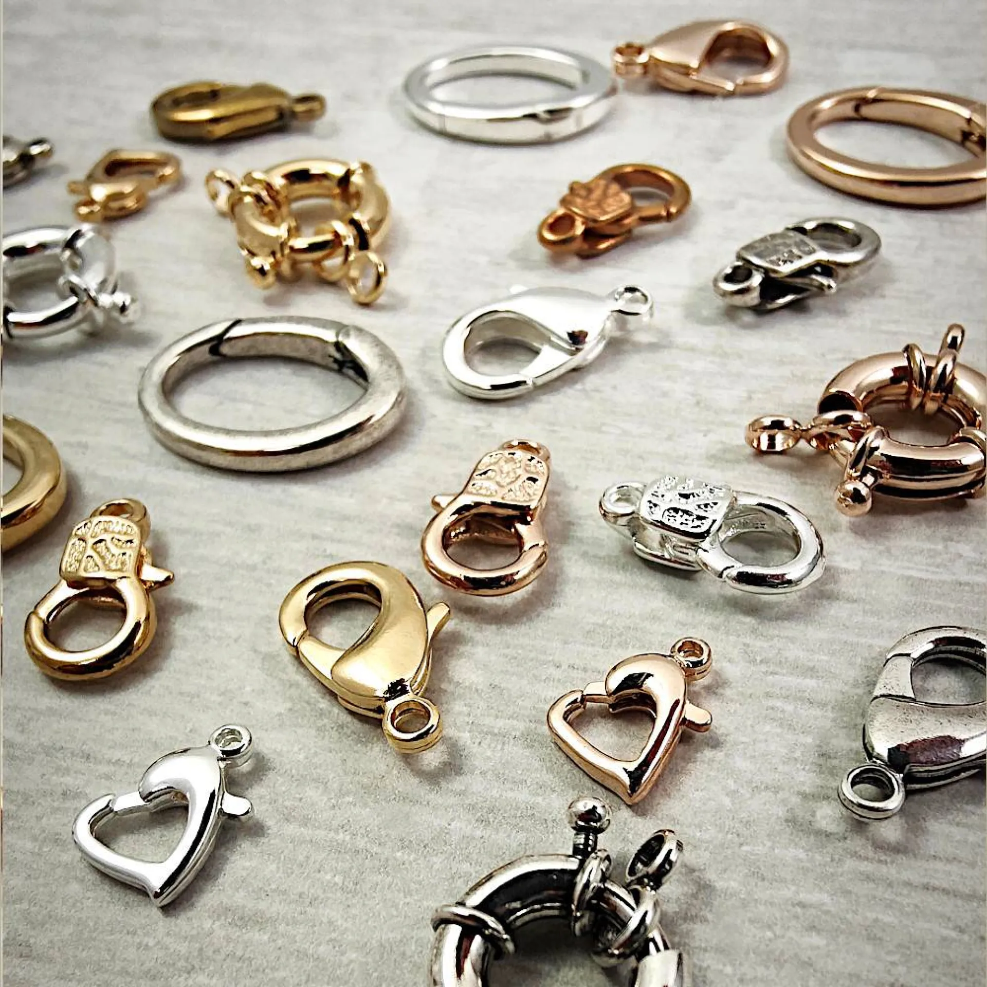 Fermoirs pour bijoux plaqués or ou plaqués argent pour bracelets et colliers