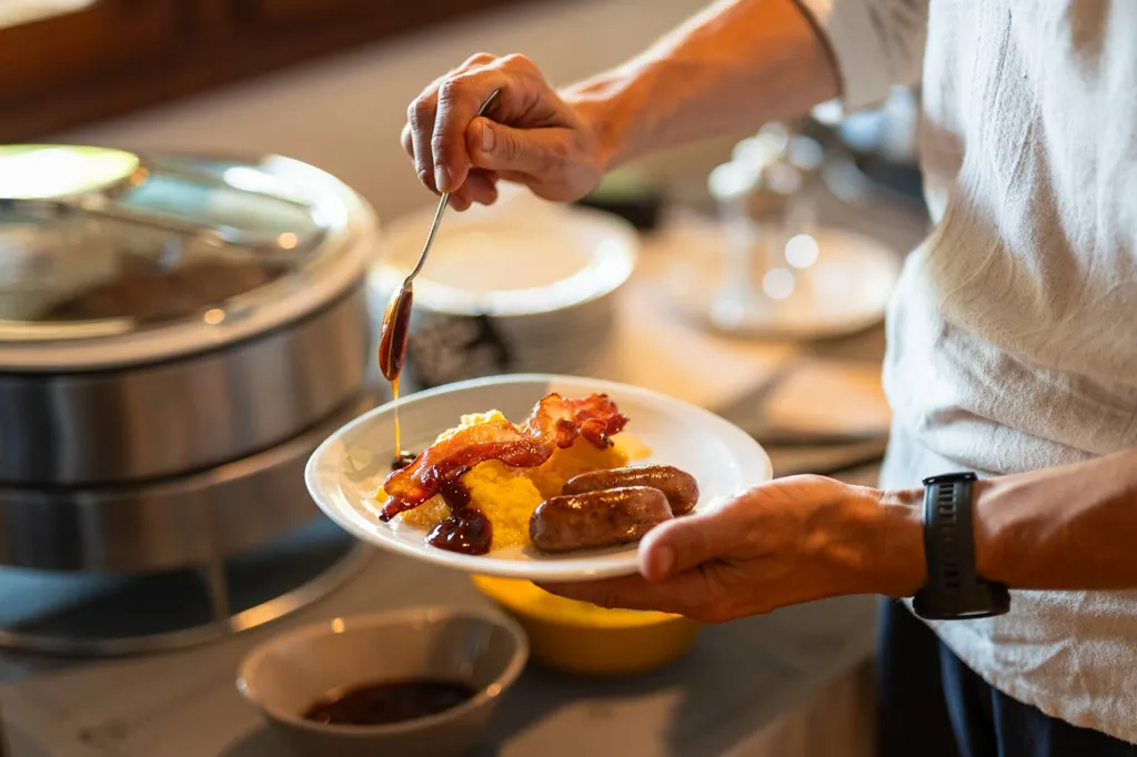 Le brunch de L'HDLP, un moment unique de gourmandise à l'Hôtel de la Plage de Bormes Les Mimosas.