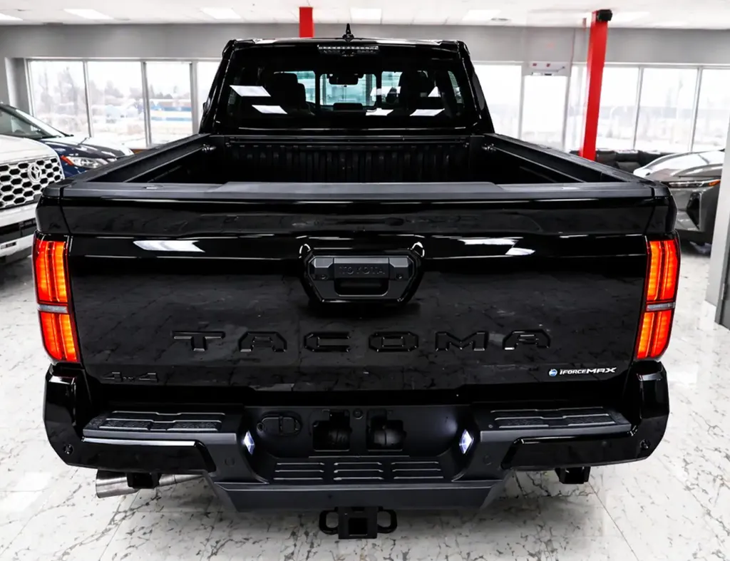 Arrière du Toyota Tacoma TRD Off Road Premium Hybrid i-FORCE MAX 326 ch 2026