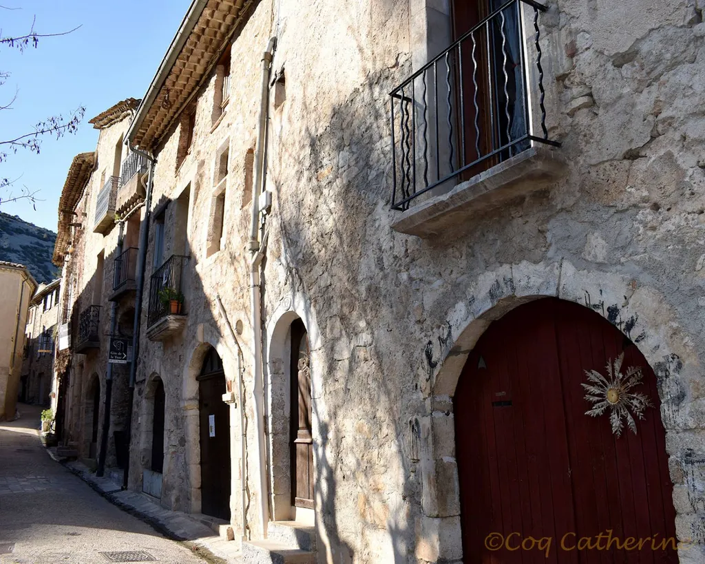 L'Abbaye de Saint Guilhem le Désert proche du Cap d'Agde à 45 minutes de la mer