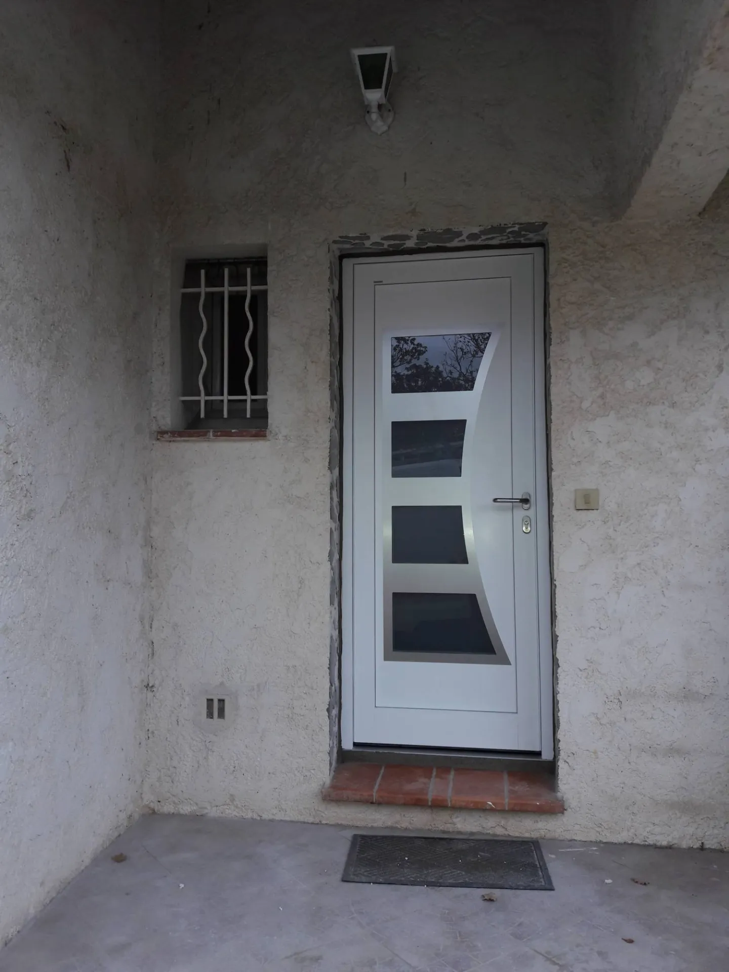 vente et installation de porte d'entrée aluminium à St Maximin