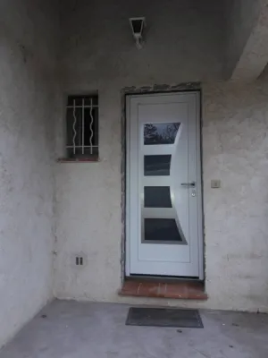 vente et installation de porte d'entrée aluminium à St Maximin