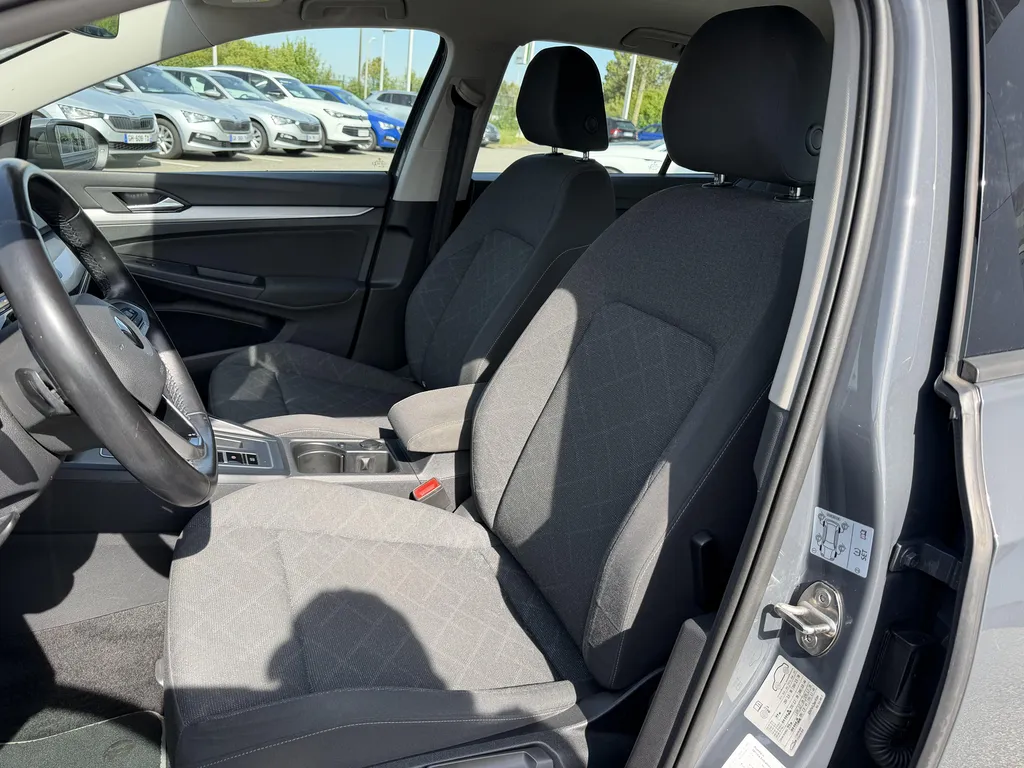 Volkswagen Golf 8 d'occasion aux environs d'Yvetot : Berline TDI 150 DSG7 disponible chez votre concessionnaire en Normandie