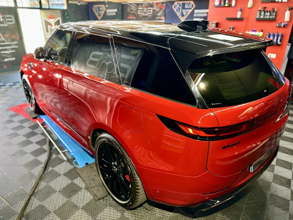 Polissage rénovation carrosserie spécialiste du traitement céramique sur lyon Range Rover sport 