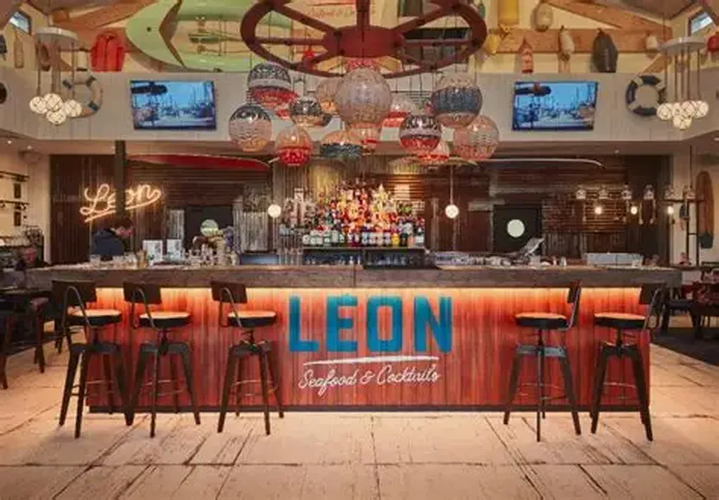 Le bar by Léon