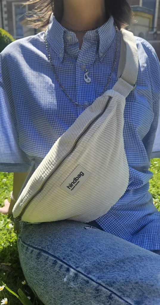 Sac banane Hindbag Olivia velours beige chez Evasion à Eu