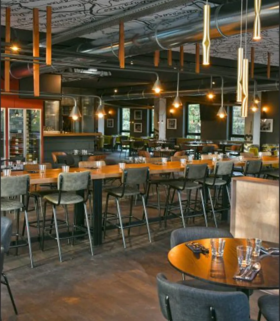 7Rooftop : réserver une table dans une brasserie chic à l'ambiance chaleureuse à Charbonnières-les-Bains dans l'ouest lyonnais