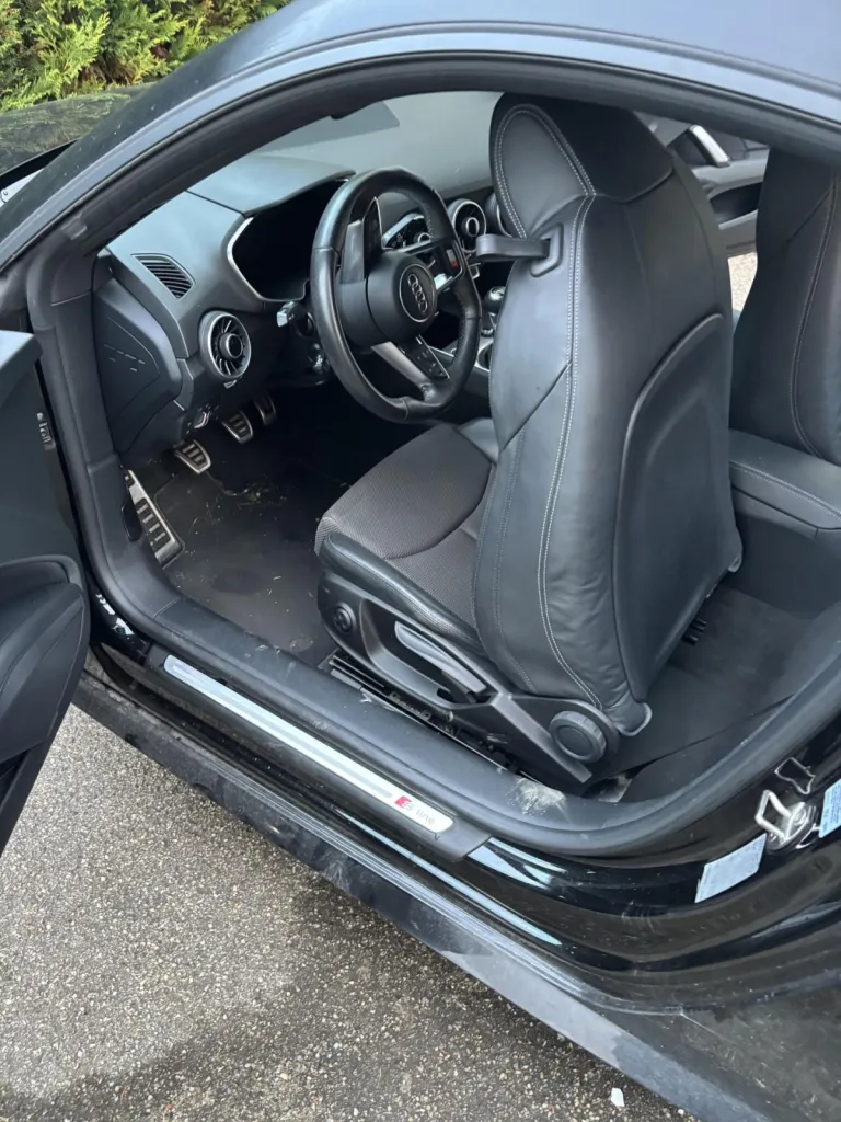 Audi TT S sublimée par un nettoyage professionnel complet à Saint Bonnet les Oules proche d'Andrézieux Bouthéon
