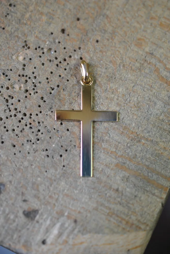 Bijou pour Baptême et Communion : pendentif croix à Bordeaux