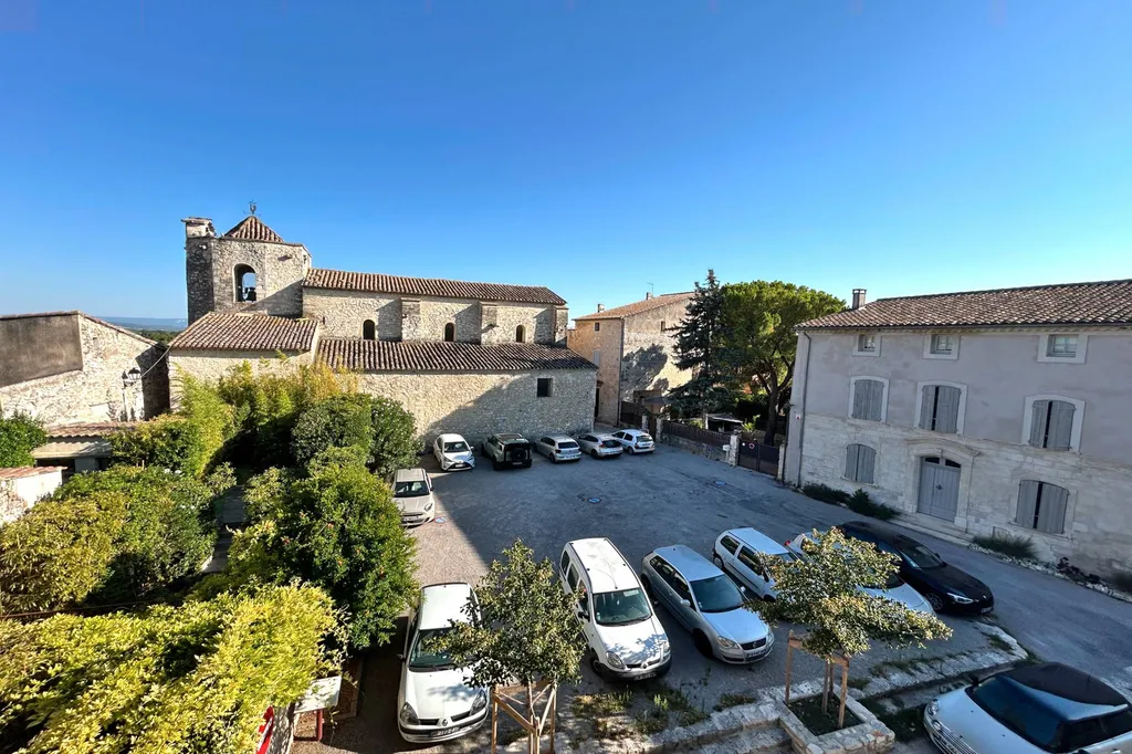 Vente - Velleron, Maison de village avec cour intérieure au coeur du centre historique