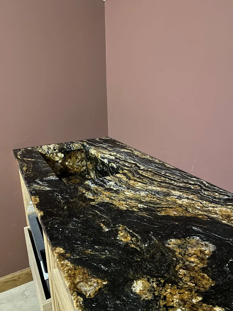 Réalisation et pose d'un plan de travail en Quartzite Taurus à Arles