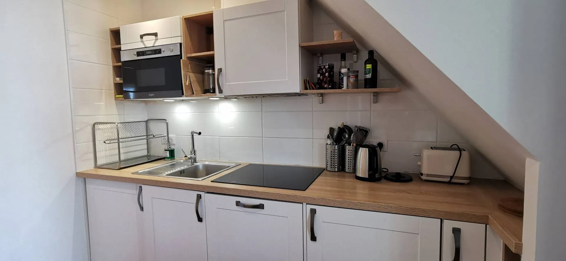 Vente appartement T2 Cassis  entièrement refait ouvrant sur balcon sur le port